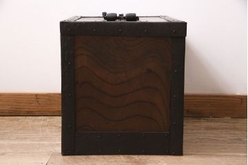 アンティーク家具　江戸期　希少!重厚な金具が味わい深い船箪笥型銭箱(掛硯型、懸硯型、銭函)(R-046949)