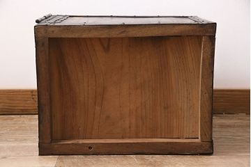アンティーク家具　江戸期　希少!重厚な金具が味わい深い船箪笥型銭箱(掛硯型、懸硯型、銭函)(R-046949)