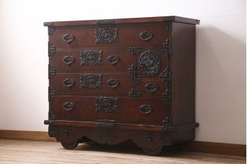 中古　岩谷堂箪笥　桜木家具店作　伝統車付きタンス1号　大振り　豪華な金具と重厚な佇まいが魅力の車箪笥(定価約60万円)(和タンス、引き出し)(R-046951)