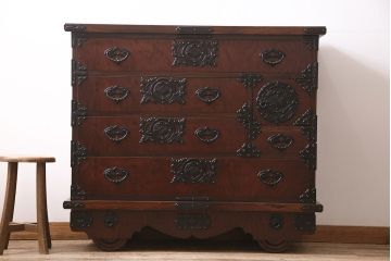 中古　岩谷堂箪笥　桜木家具店作　伝統車付きタンス1号　大振り　豪華な金具と重厚な佇まいが魅力の車箪笥(定価約60万円)(和タンス、引き出し)(R-046951)