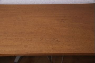ヴィンテージ家具　北欧ビンテージ　チーク材　すっきりとしたデザインの小振りなキャビネット(収納棚、本箱、ブックケース)(R-046955)