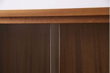 ヴィンテージ家具　北欧ビンテージ　チーク材　すっきりとしたデザインの小振りなキャビネット(収納棚、本箱、ブックケース)(R-046955)