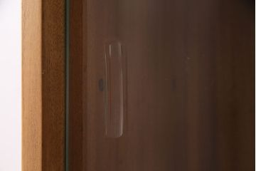 ヴィンテージ家具　北欧ビンテージ　チーク材　すっきりとしたデザインの小振りなキャビネット(収納棚、本箱、ブックケース)(R-046955)