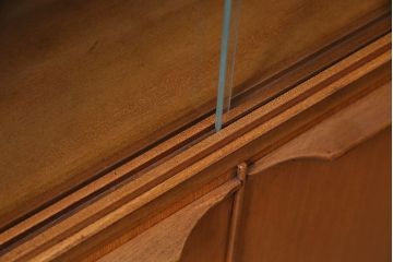 ヴィンテージ家具　北欧ビンテージ　チーク材　すっきりとしたデザインの小振りなキャビネット(収納棚、本箱、ブックケース)(R-046955)