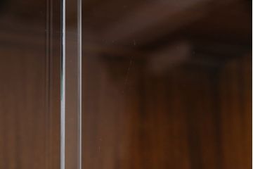 ヴィンテージ家具　北欧ビンテージ　チーク材　すっきりとしたデザインの小振りなキャビネット(収納棚、本箱、ブックケース)(R-046955)