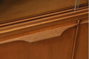 ヴィンテージ家具　北欧ビンテージ　チーク材　すっきりとしたデザインの小振りなキャビネット(収納棚、本箱、ブックケース)(R-046955)