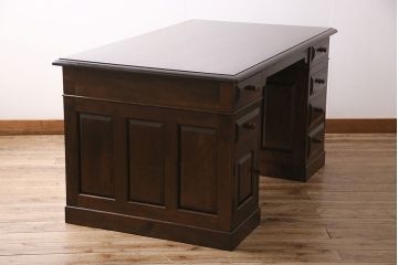 中古　松本民芸家具　シックな色合いが上品なM型両袖机(デスク)(定価約63万円)(R-046958)