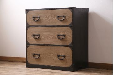 アンティーク家具　明治大正期　ストリップド(剥離)　前面ケヤキ材　ペイント　シンプルモダンな佇まいが魅力の衣装箪笥(タンス、引き出し、チェスト)(R-046960)
