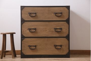 アンティーク家具　明治大正期　ストリップド(剥離)　前面ケヤキ材　ペイント　シンプルモダンな佇まいが魅力の衣装箪笥(タンス、引き出し、チェスト)(R-046960)