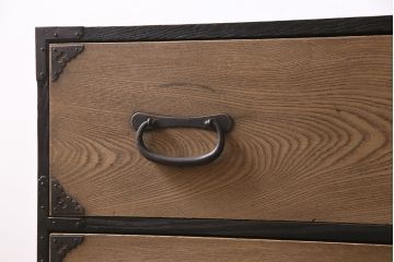 アンティーク家具　明治大正期　ストリップド(剥離)　前面ケヤキ材　ペイント　シンプルモダンな佇まいが魅力の衣装箪笥(タンス、引き出し、チェスト)(R-046960)