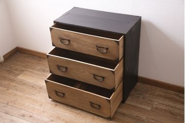 アンティーク家具　明治大正期　ストリップド(剥離)　前面ケヤキ材　ペイント　シンプルモダンな佇まいが魅力の衣装箪笥(タンス、引き出し、チェスト)(R-046961)