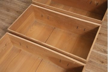 アンティーク家具　明治大正期　ストリップド(剥離)　前面ケヤキ材　ペイント　シンプルモダンな佇まいが魅力の衣装箪笥(タンス、引き出し、チェスト)(R-046961)