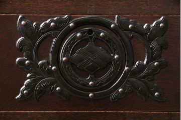 中古　岩谷堂箪笥　桜木家具店作　奥州整理タンス　脚付きリメイク　上品な和の雰囲気を醸し出す衣装タンス(チェスト、引き出し)(R-046962)