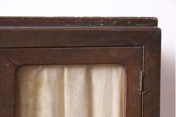 レトロ家具　戸棚付き　昭和レトロな雰囲気たっぷりのタンス(引き出し)(R-046965)
