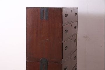 和製アンティーク　前面ケヤキ材　五丁引き　漆塗りの色合いが上品な重ねタンス(和タンス、引き出し)(R-046966)