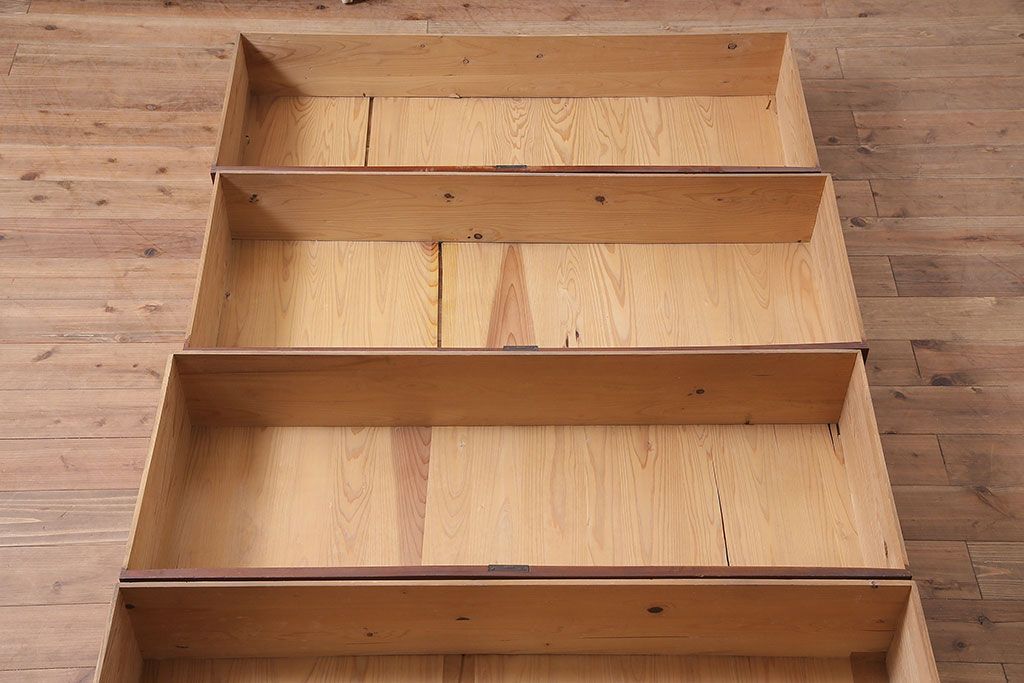 和製アンティーク　前面ケヤキ材　五丁引き　漆塗りの色合いが上品な重ねタンス(和タンス、引き出し)(R-046966)