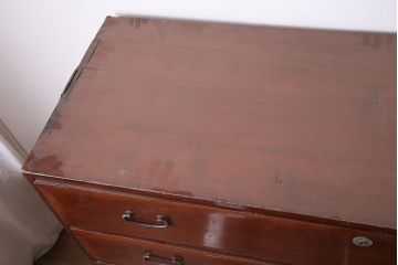 和製アンティーク　前面ケヤキ材　五丁引き　漆塗りの色合いが上品な重ねタンス(和タンス、引き出し)(R-046966)