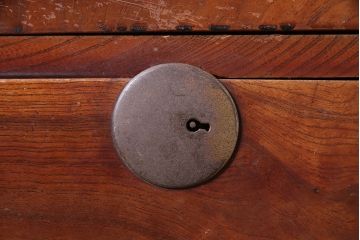 和製アンティーク　前面ケヤキ材　和レトロな雰囲気が魅力の重ねタンス(和タンス、衣装タンス、引き出し)(R-046967)