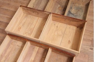 和製アンティーク　前面ケヤキ材　力強い杢目が魅力的な関東水屋箪笥(重ね箪笥、収納棚、キャビネット)(R-046968)