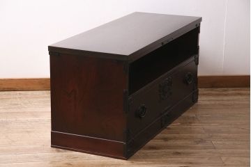 中古　伝統工芸　岩谷堂箪笥　天板リメイク・厚手栗無垢材　高級感漂う和の空間作りにおすすめのテレビ台(テレビボード、ローボード)(R-046970)