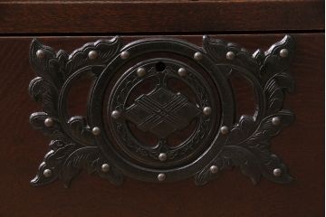 中古　伝統工芸　岩谷堂箪笥　天板リメイク・厚手栗無垢材　高級感漂う和の空間作りにおすすめのテレビ台(テレビボード、ローボード)(R-046970)