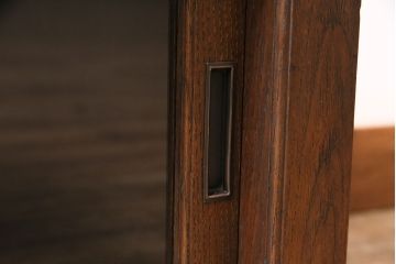 アンティーク家具　大正昭和初期　前面栗材　レトロな雰囲気が魅力のシンプルなローボード(テレビ台、テレビボード、収納棚、戸棚)(R-046971)