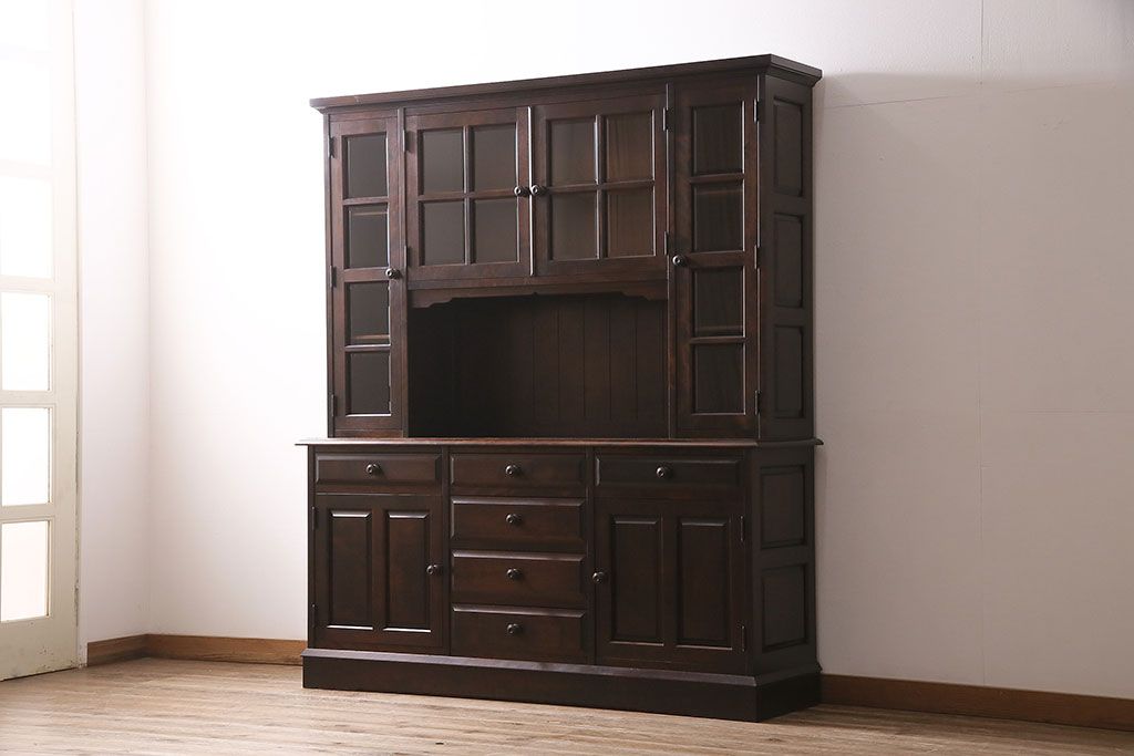 中古　北海道民芸家具　絶版品!落ち着いた色合いとクラシカルなデザインが魅力的なキャビネット(定価約50万円)(飾り棚、食器棚)(R-046972)