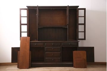 中古　北海道民芸家具　絶版品!落ち着いた色合いとクラシカルなデザインが魅力的なキャビネット(定価約50万円)(飾り棚、食器棚)(R-046972)