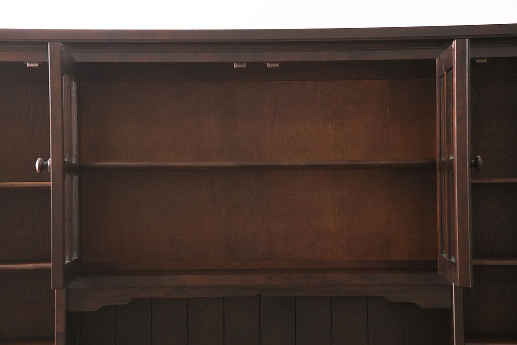 中古　北海道民芸家具　絶版品!落ち着いた色合いとクラシカルなデザインが魅力的なキャビネット(定価約50万円)(飾り棚、食器棚)(R-046972)