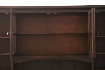 中古　北海道民芸家具　絶版品!落ち着いた色合いとクラシカルなデザインが魅力的なキャビネット(定価約50万円)(飾り棚、食器棚)(R-046972)