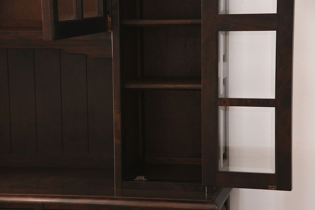 中古　北海道民芸家具　絶版品!落ち着いた色合いとクラシカルなデザインが魅力的なキャビネット(定価約50万円)(飾り棚、食器棚)(R-046972)