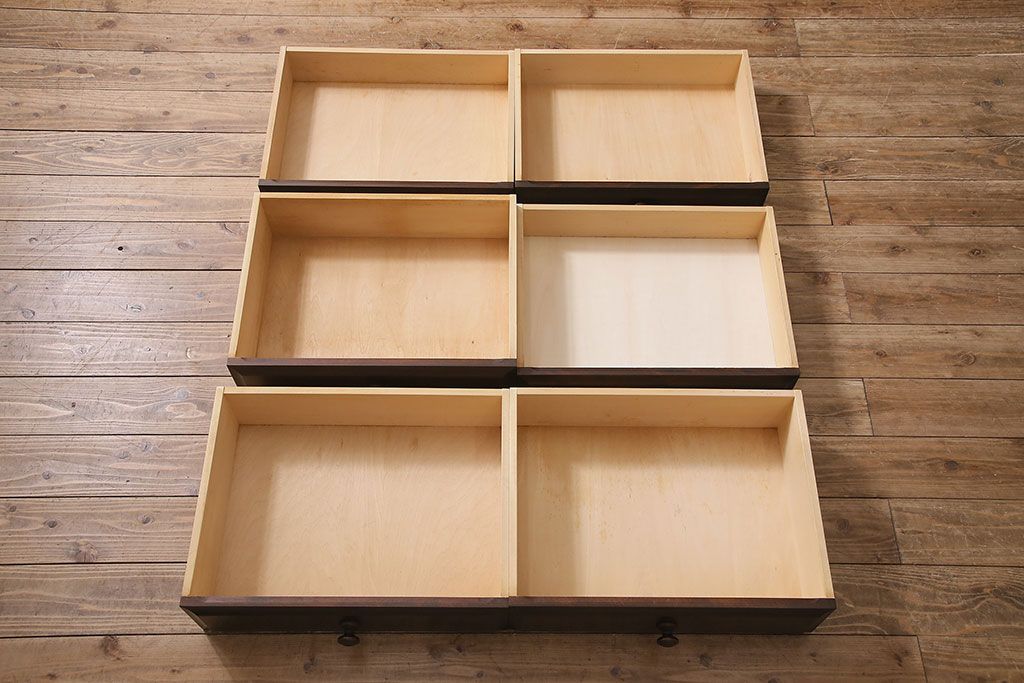 中古　北海道民芸家具　絶版品!落ち着いた色合いとクラシカルなデザインが魅力的なキャビネット(定価約50万円)(飾り棚、食器棚)(R-046972)