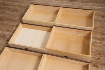 中古　北海道民芸家具　絶版品!落ち着いた色合いとクラシカルなデザインが魅力的なキャビネット(定価約50万円)(飾り棚、食器棚)(R-046972)