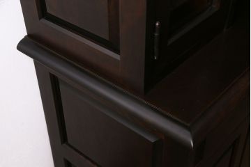 中古　北海道民芸家具　絶版品!落ち着いた色合いとクラシカルなデザインが魅力的なキャビネット(定価約50万円)(飾り棚、食器棚)(R-046972)