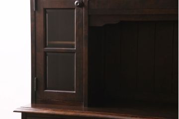 中古　北海道民芸家具　絶版品!落ち着いた色合いとクラシカルなデザインが魅力的なキャビネット(定価約50万円)(飾り棚、食器棚)(R-046972)