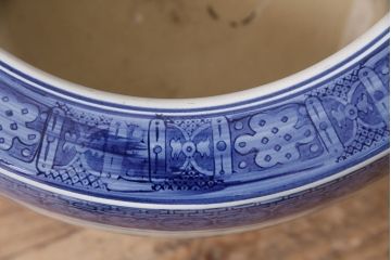 アンティーク雑貨　昭和中期　力強いタッチで描かれた山水の図が目を引く瀬戸火鉢(鉢カバー)(R-046978)