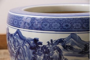 アンティーク雑貨　昭和中期　力強いタッチで描かれた山水の図が目を引く瀬戸火鉢(鉢カバー)(R-046978)