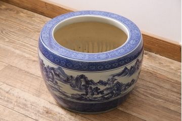 アンティーク雑貨　昭和中期　力強いタッチで描かれた山水の図が目を引く瀬戸火鉢(鉢カバー)(R-046978)