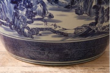 アンティーク雑貨　昭和中期　力強いタッチで描かれた山水の図が目を引く瀬戸火鉢(鉢カバー)(R-046978)