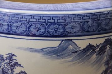 アンティーク雑貨　昭和中期　力強いタッチで描かれた山水の図が目を引く瀬戸火鉢(鉢カバー)(R-046978)