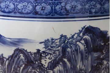 アンティーク雑貨　昭和中期　力強いタッチで描かれた山水の図が目を引く瀬戸火鉢(鉢カバー)(R-046978)