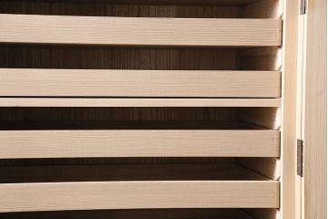 中古　伝統工芸品　衣装盆付き　品の良さを感じさせる落ち着いた色合いの加茂総桐箪笥(定価約140万円)(総桐たんす、和タンス、衣装箪笥、着物箪笥)(R-046987)