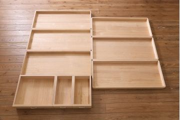 中古　伝統工芸品　衣装盆付き　品の良さを感じさせる落ち着いた色合いの加茂総桐箪笥(定価約140万円)(総桐たんす、和タンス、衣装箪笥、着物箪笥)(R-046987)