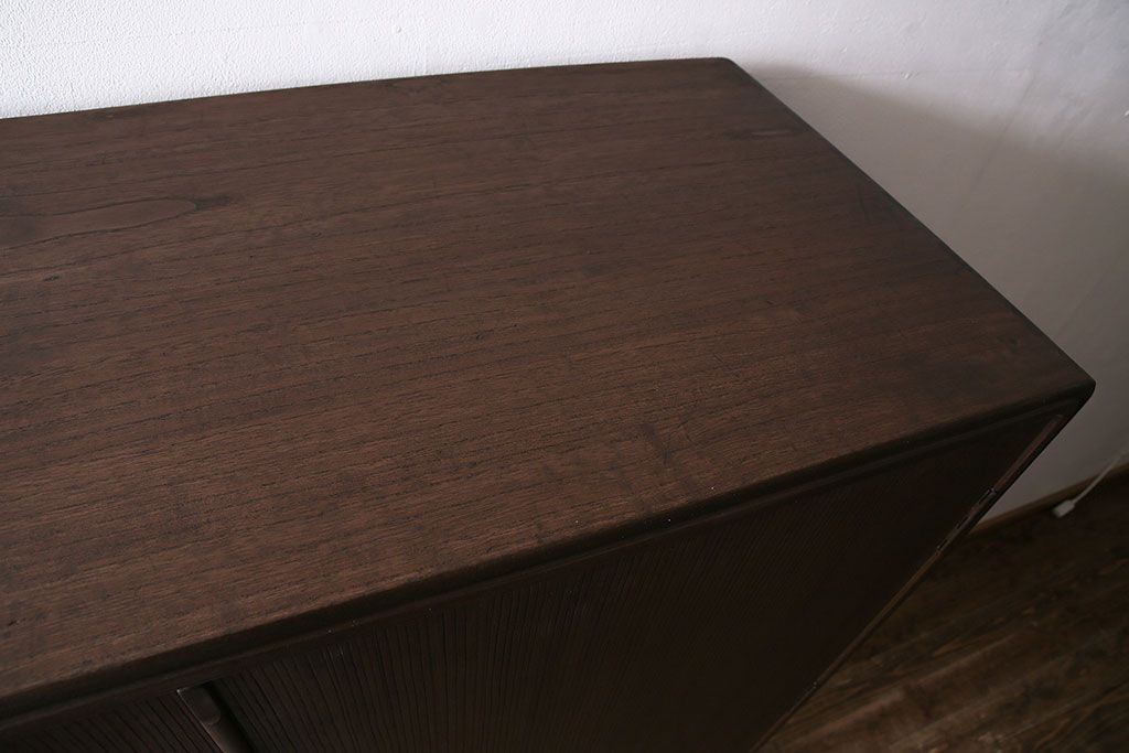 中古　伝統工芸品　衣装盆付き　品の良さを感じさせる落ち着いた色合いの加茂総桐箪笥(定価約140万円)(総桐たんす、和タンス、衣装箪笥、着物箪笥)(R-046987)