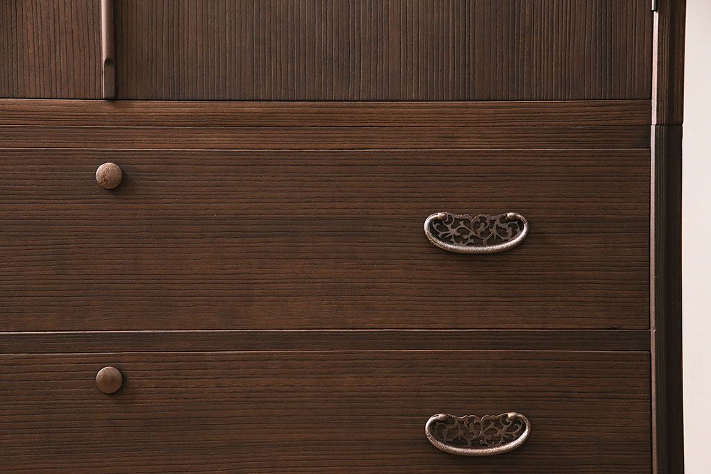 中古　伝統工芸品　衣装盆付き　品の良さを感じさせる落ち着いた色合いの加茂総桐箪笥(定価約140万円)(総桐たんす、和タンス、衣装箪笥、着物箪笥)(R-046987)