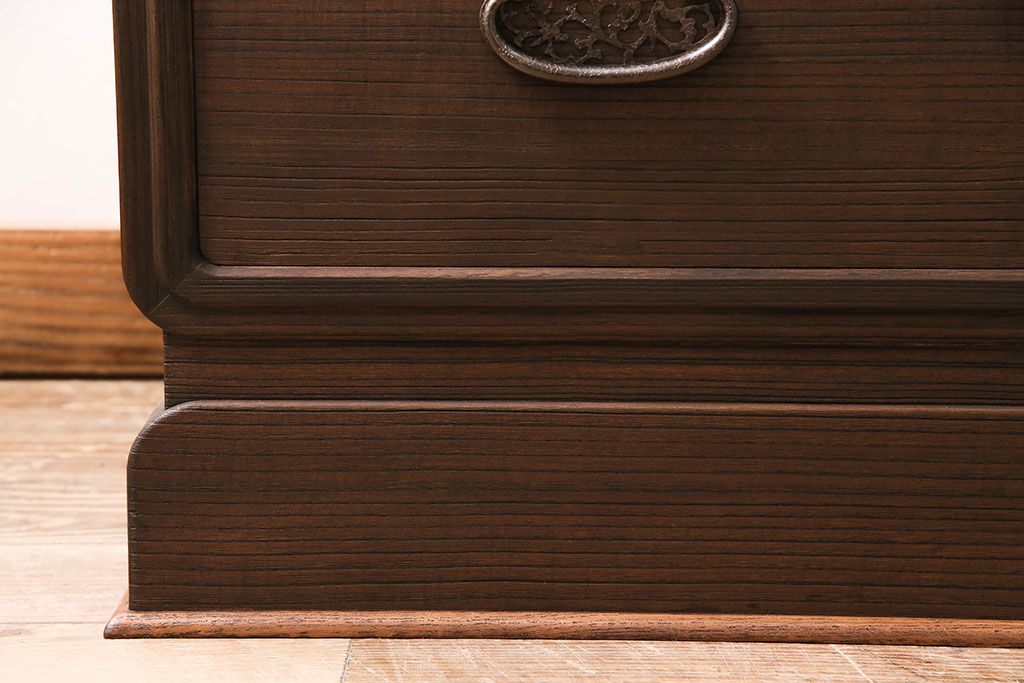 中古　伝統工芸品　衣装盆付き　品の良さを感じさせる落ち着いた色合いの加茂総桐箪笥(定価約140万円)(総桐たんす、和タンス、衣装箪笥、着物箪笥)(R-046987)