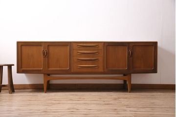 ヴィンテージ家具　北欧ビンテージ　G-PLAN(ジープラン)　Fresco(フレスコ)　幅広サイズのサイドボード(収納棚)(R-046988)