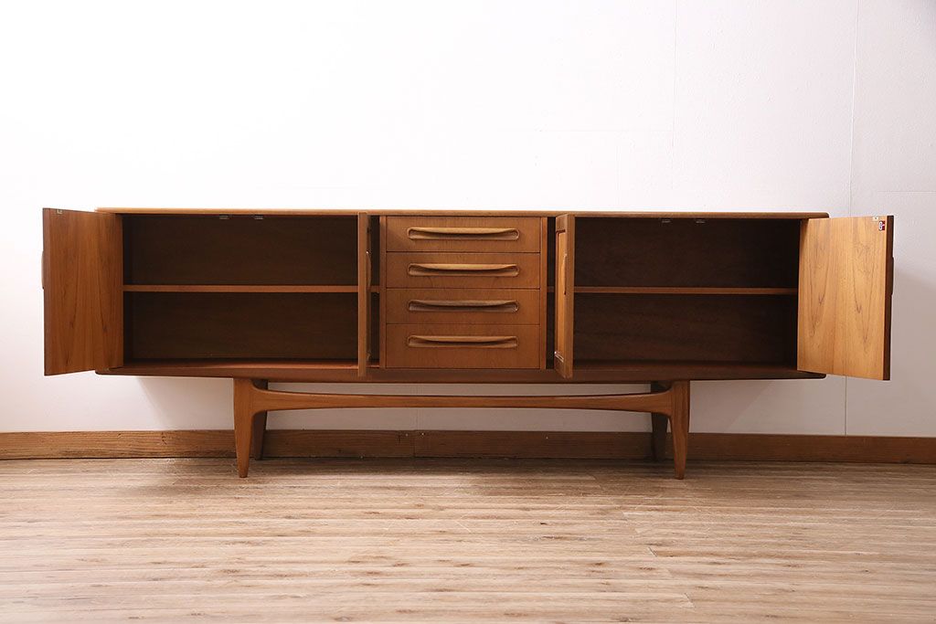 ヴィンテージ家具　北欧ビンテージ　G-PLAN(ジープラン)　Fresco(フレスコ)　幅広サイズのサイドボード(収納棚)(R-046988)