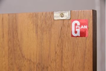 ヴィンテージ家具　北欧ビンテージ　G-PLAN(ジープラン)　Fresco(フレスコ)　幅広サイズのサイドボード(収納棚)(R-046988)