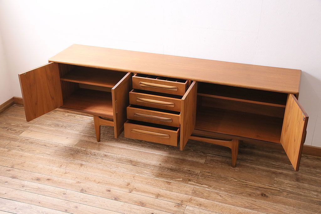 ヴィンテージ家具　北欧ビンテージ　G-PLAN(ジープラン)　Fresco(フレスコ)　幅広サイズのサイドボード(収納棚)(R-046988)